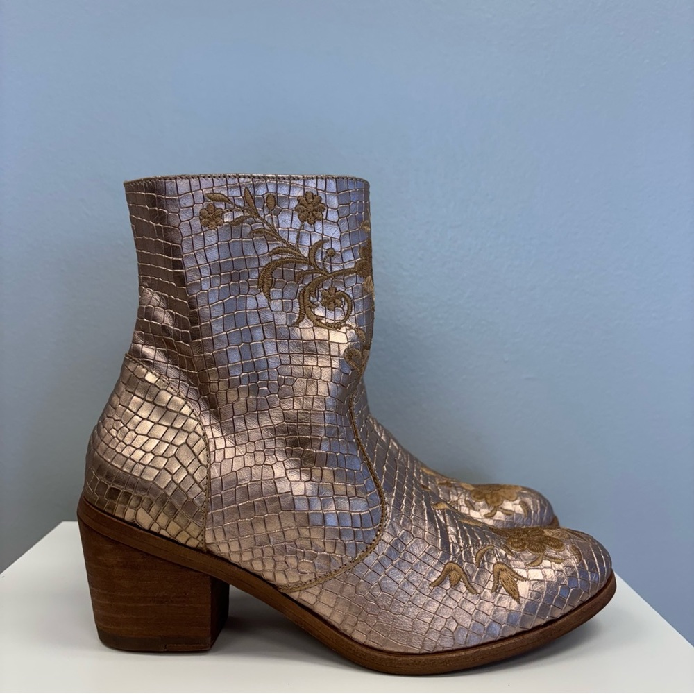 Marco Delli Womens Metallic Floral Embroidered Leather Ankle Boots Size 6